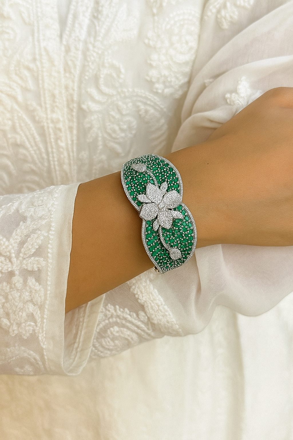 Emerald Green Floral Diamond Look Openable Bracelet